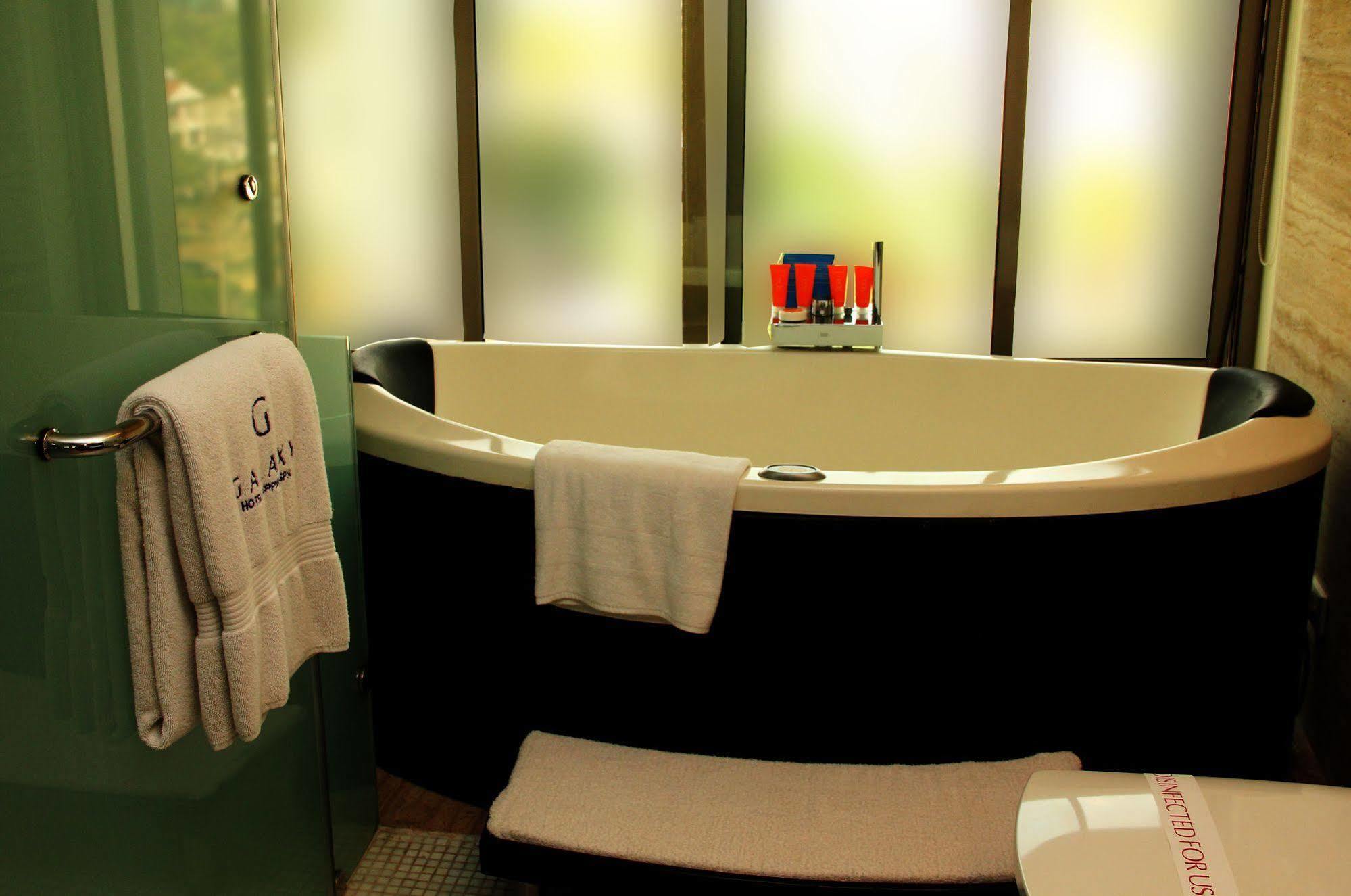 Galaxy Hotel & Spa Gurgaon Eksteriør billede